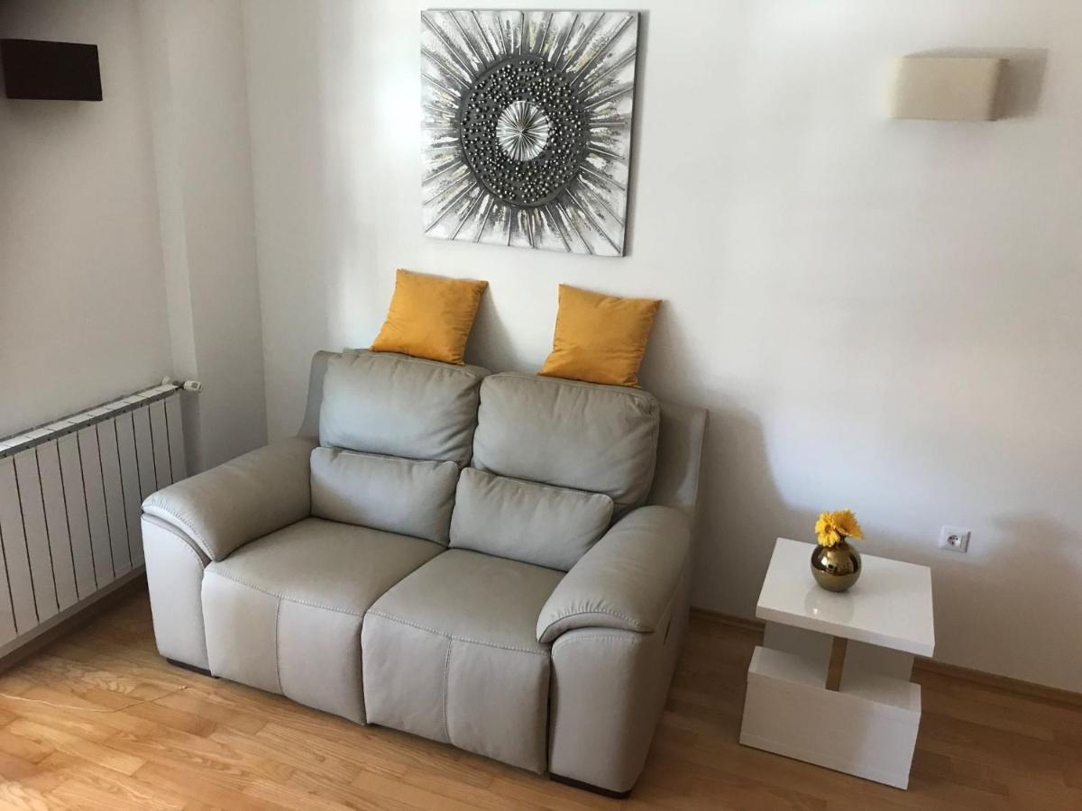 Apartment Angela With Private Garage Slot Pula Ngoại thất bức ảnh