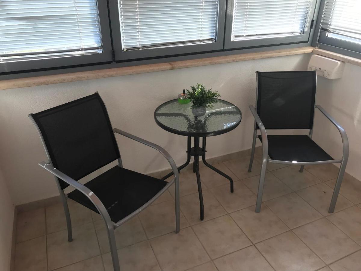 Apartment Angela With Private Garage Slot Pula Ngoại thất bức ảnh